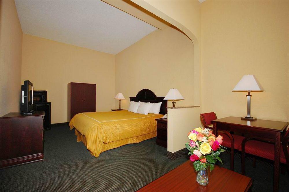 Comfort Suites Columbus State University Area Exterior foto