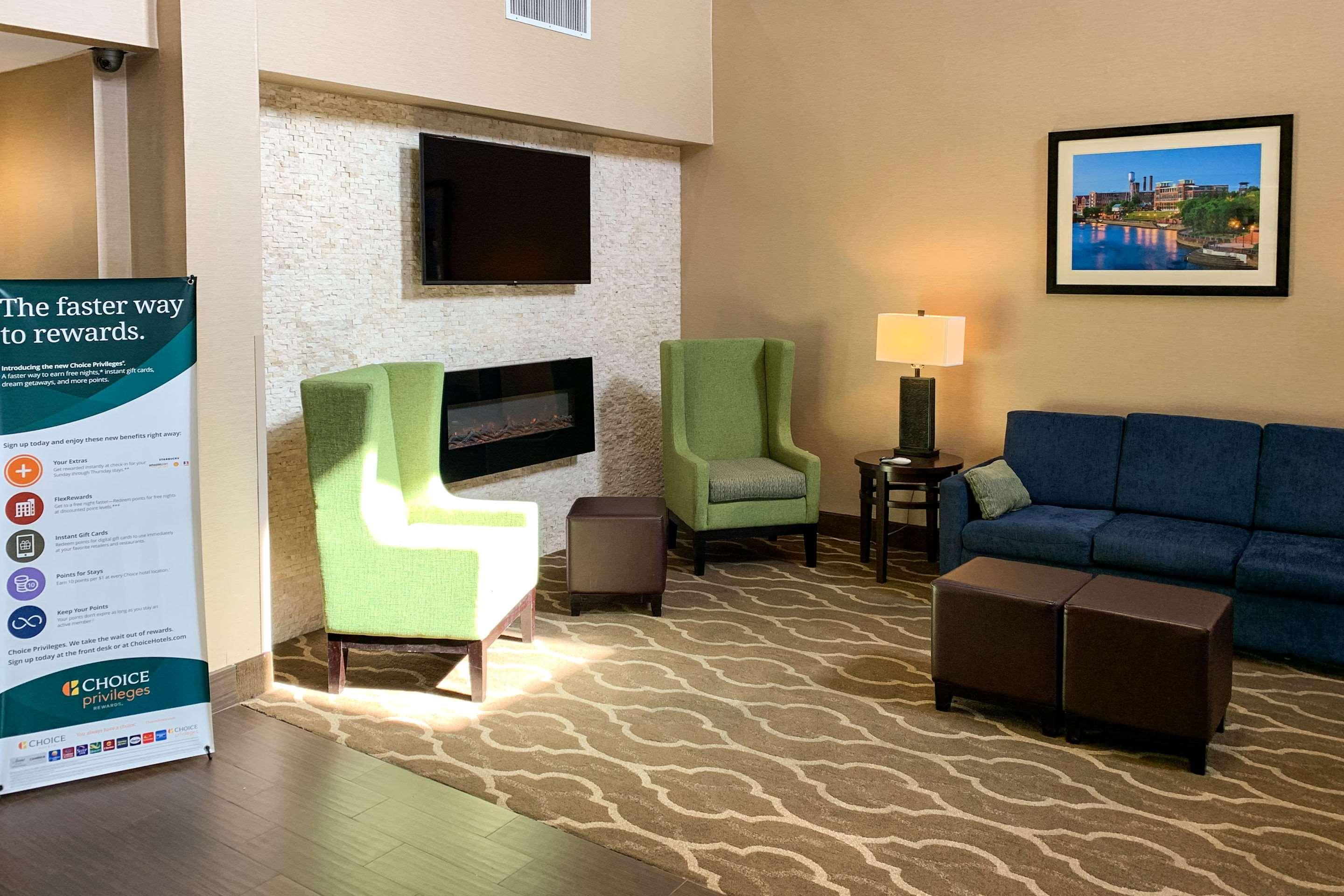 Comfort Suites Columbus State University Area Exterior foto