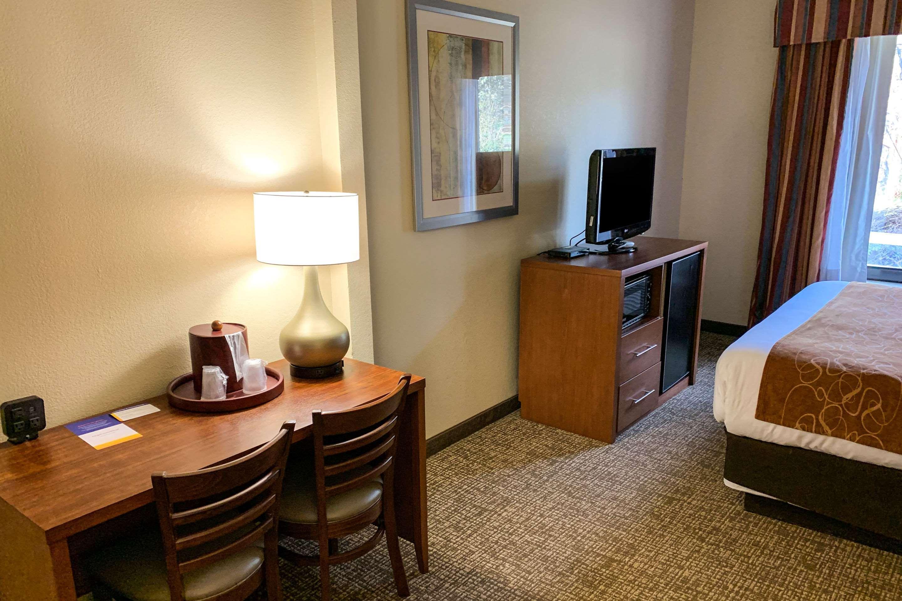 Comfort Suites Columbus State University Area Exterior foto